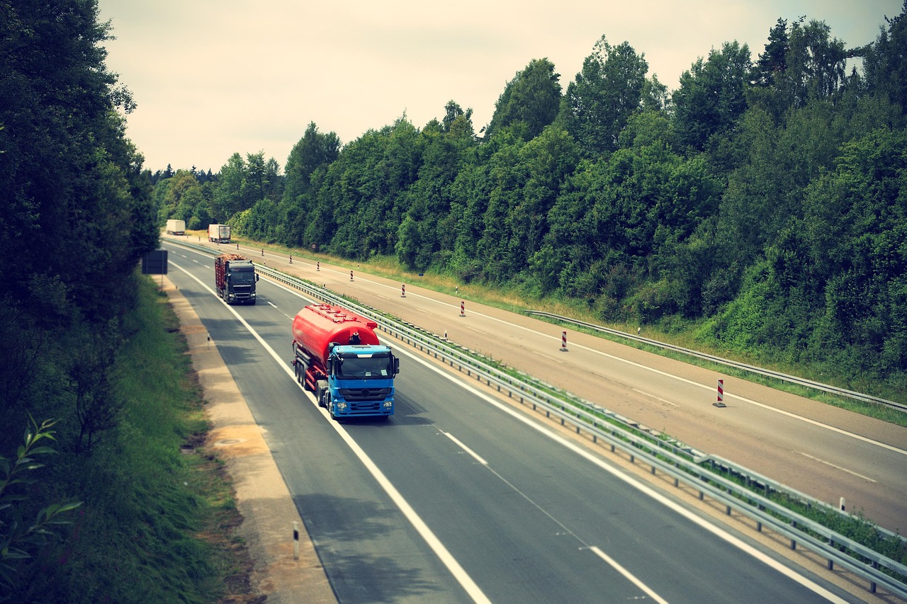 最新道路交通安全法，保障交通安全，推動(dòng)社會(huì)發(fā)展進(jìn)程