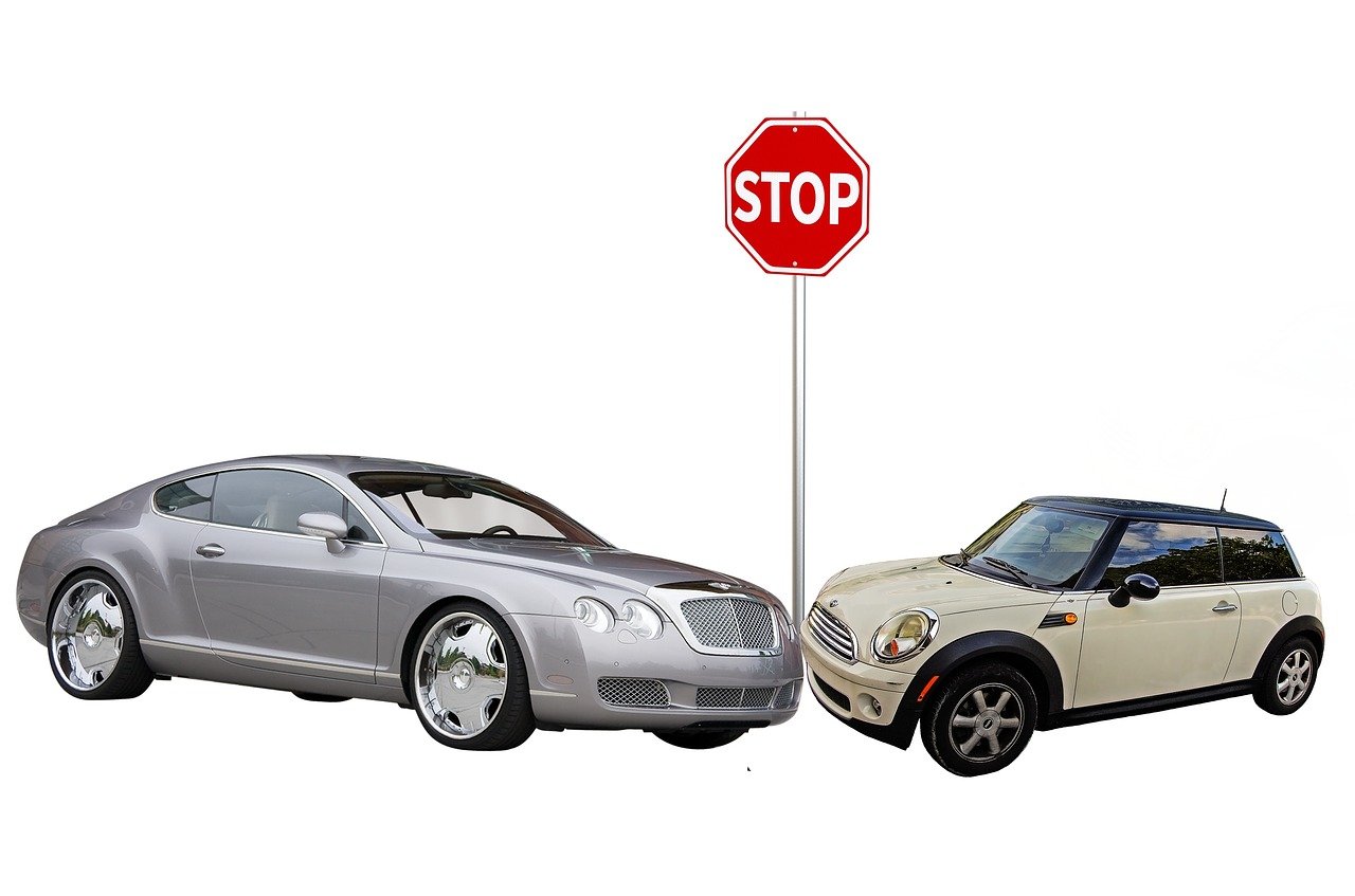 最新款轎車，先鋒科技，引領(lǐng)未來汽車潮流