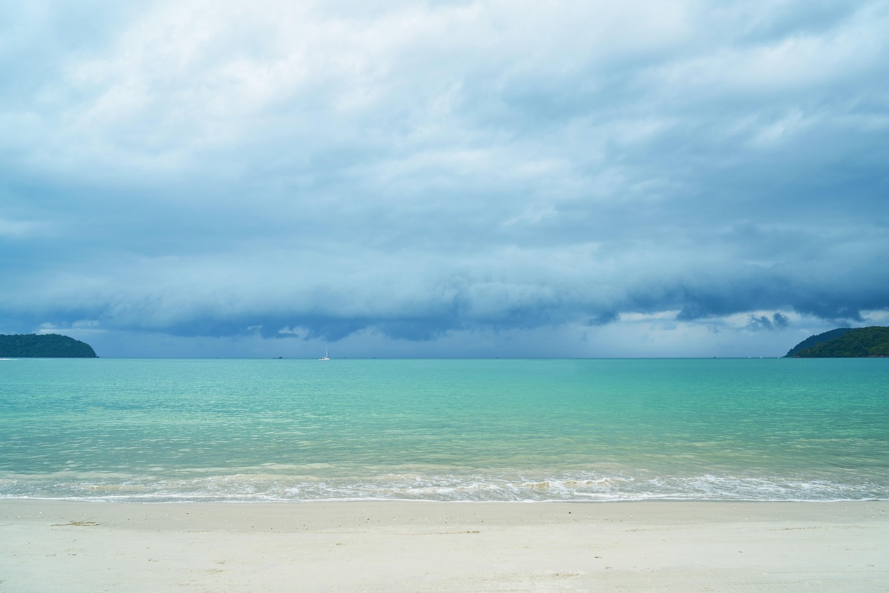 海南熱帶風(fēng)情下的多變氣候?qū)崟r天氣預(yù)報