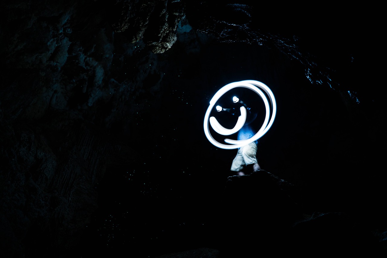 明星與大師，探索光芒背后的差異與共鳴之心聲